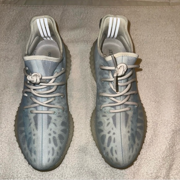Yeezy Boost V2. Men’s 11. Monice. Excellent condition. Worn twice. Box included. - Picture 4 of 5